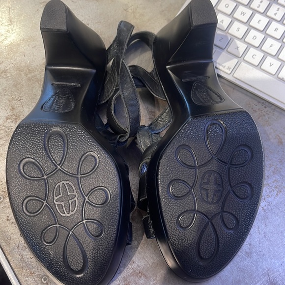 Born Black Leather Platform Sandals - Size 9 - Picture 12 of 12